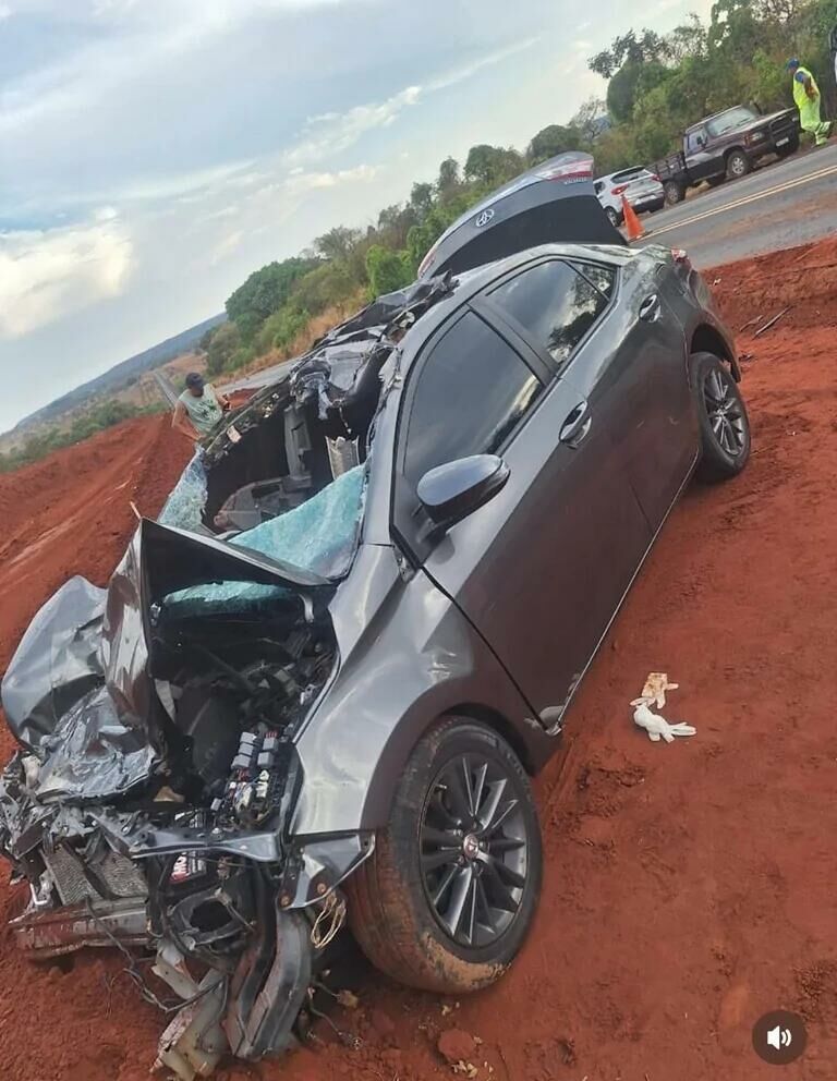 Imagem de compartilhamento para o artigo Grave acidente entre Corolla e caminhão deixa motorista ferido na BR-158 entre Paranaíba e Cassilândia da MS Todo dia